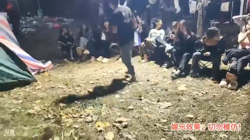 洪湖乡野趣味团播大哥刷礼物让五毒再抱一下公主