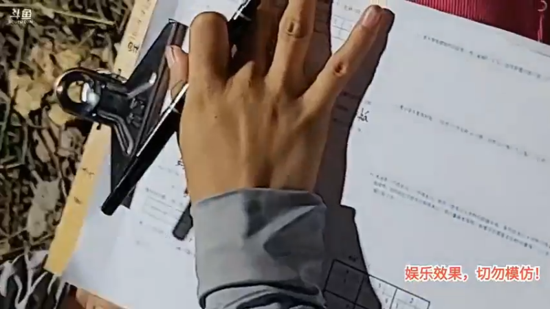 洪湖乡野趣味团播肖哥看女主播答题做试卷，大家都很难啊