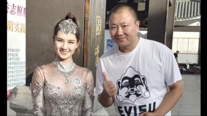 老吕逛街实录 美女呼啦圈