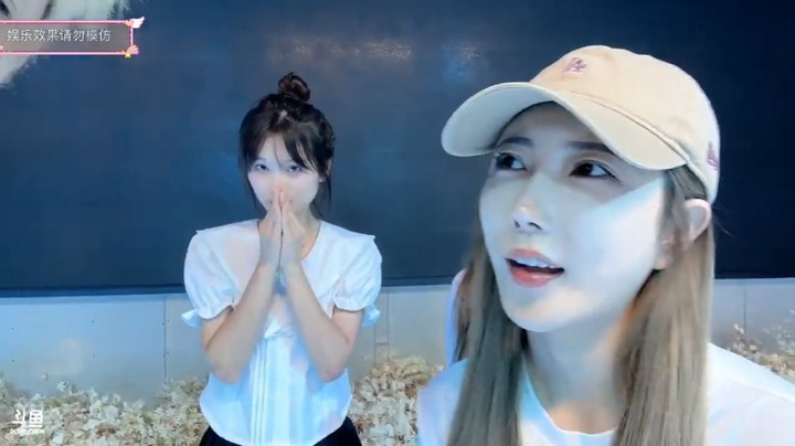 美女唱歌很好听，博哥让大家弹幕投票，结果涂涂惜败啊