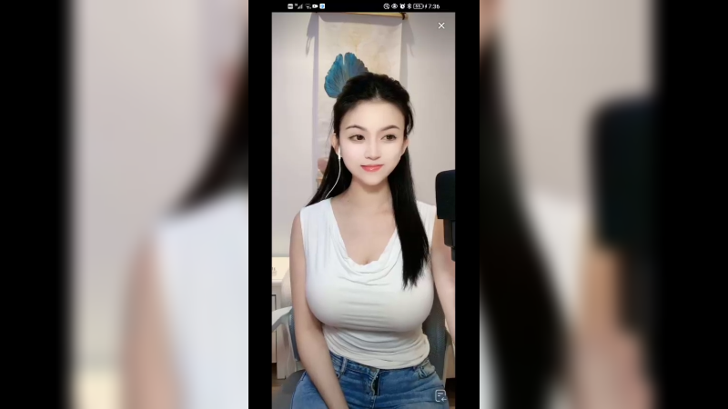 美女小姐姐笑起来好清纯