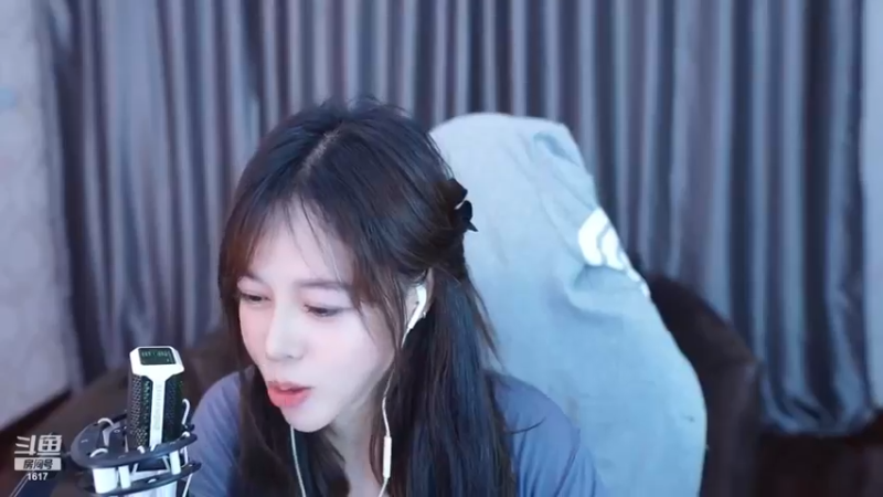 美女迪迪直播好搞笑，他还说博哥还欠她鱼翅