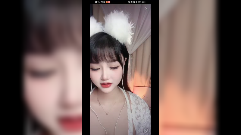 好可爱的小姐姐啊