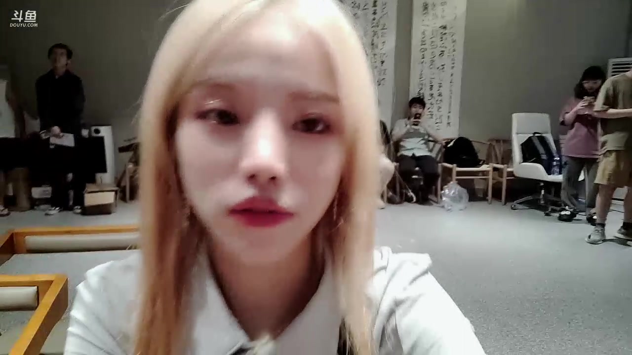 【2023-9-11 16点场】唐6儿:【小奶团】炉石DAY1在大巴上啦晚点开播