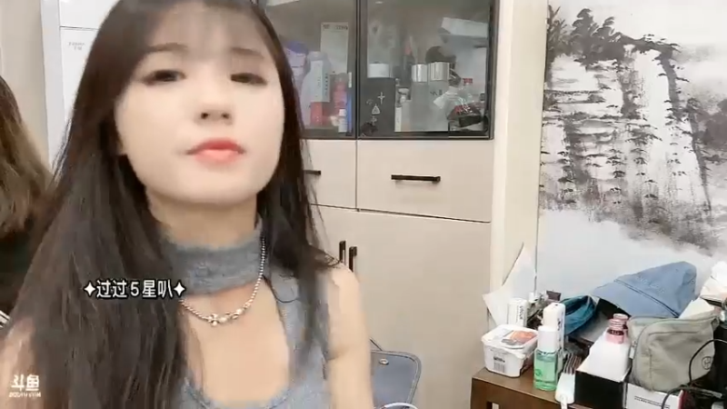 洪湖乡野趣味团播 我擦 晚上七点了 贝贝还在化妆