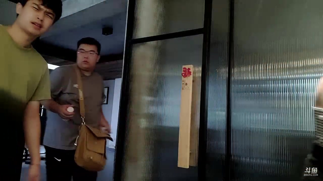 【2023-9-13 12点场】唐6儿:【小奶团】炉石DAY1在大巴上啦晚点开播