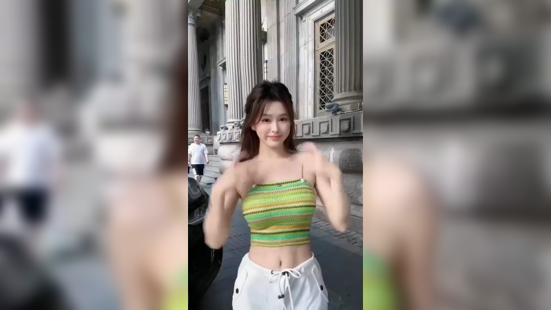 好可爱的小姐姐啊，衣服也可爱啊