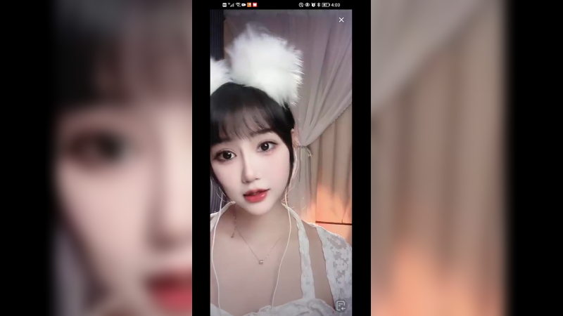 美女笑起来好可爱的啊