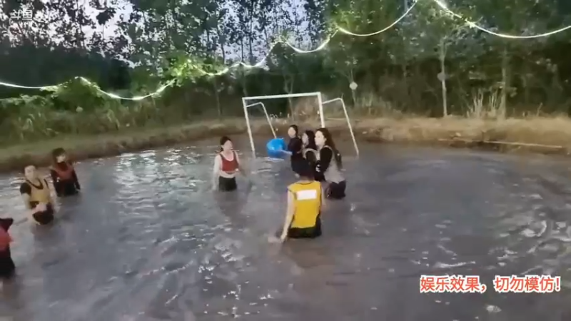 洪湖乡野趣味团播水上玩球比赛很精彩，大家很累啊