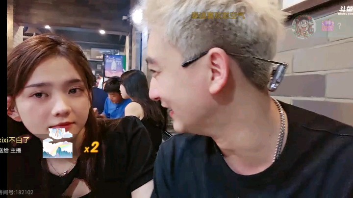 大舅哥给大家表演数肩膀，你学会了吗？