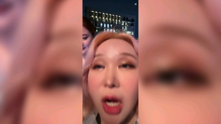 在韩国看美女主持人说话但听不懂说啥