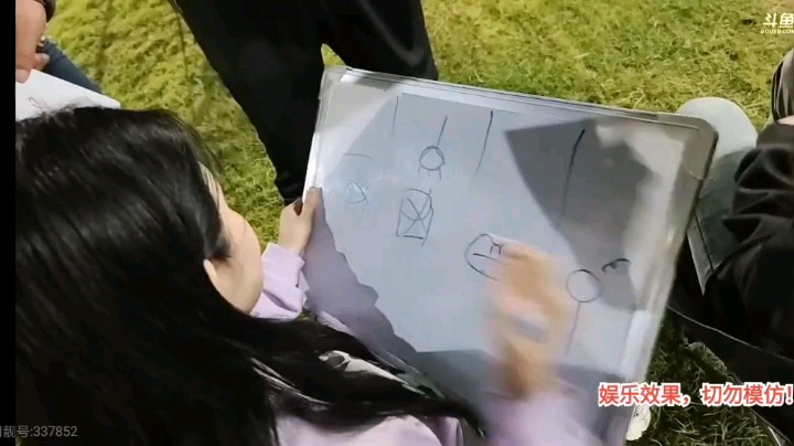 女主播画画猜成语，小孩和小梦仙都猜不出