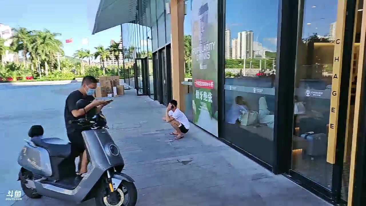 【2023-09-21 14点场】别问问就黑皮：恭喜梦想哥百万总榜！三亚户外