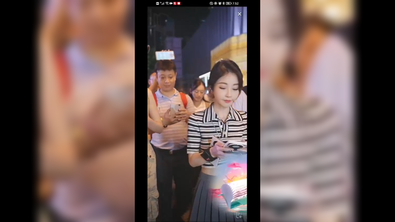 美女歌手冯提莫唱歌 光年之外