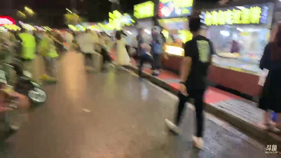 【2023-09-22 21点场】胸肌很大的良小伞：到开封了！钻粉狂欢卡！