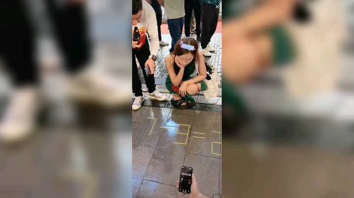 美女现场玩游戏，居然答对了