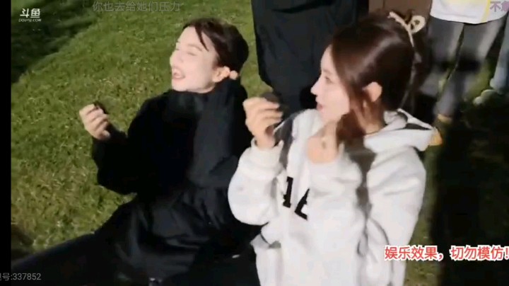 女主播比赛吃饼干，最后雪碧冠军