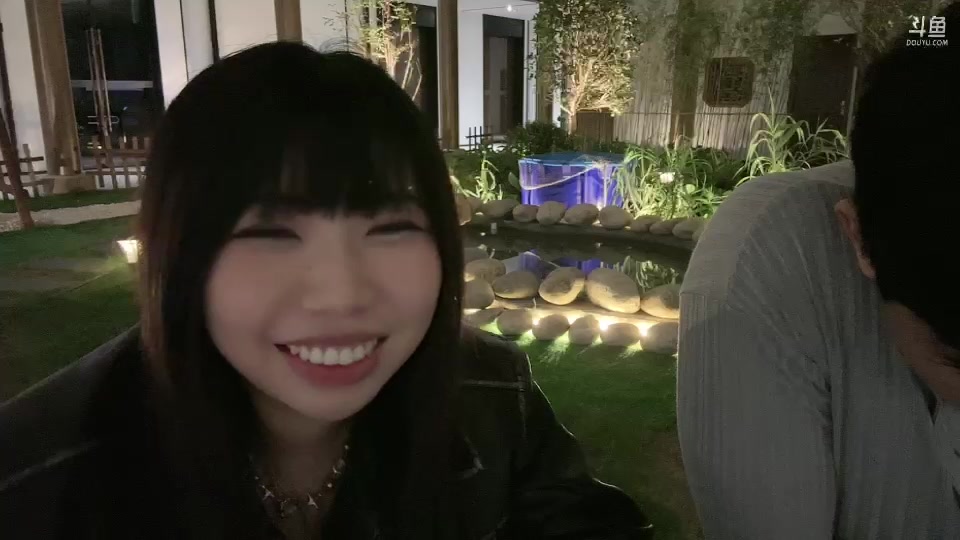 【2023-09-22 23点场】胸肌很大的良小伞：到开封了！一元粉丝牌！双倍！钻粉狂欢卡！
