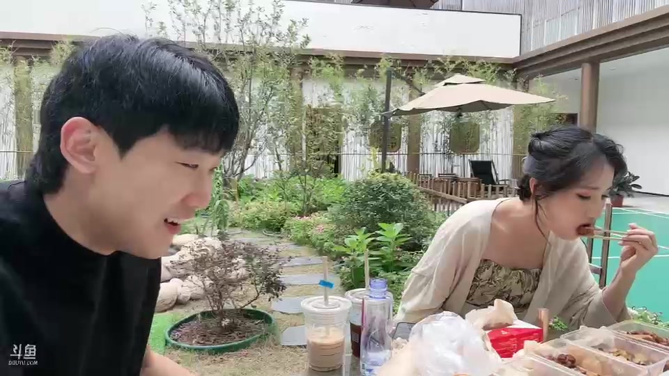 【2023-09-23 12点场】胸肌很大的良小伞：和大家去清明上河园逛街！一元粉丝牌！
