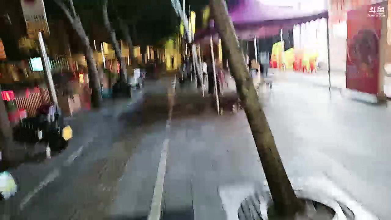 【2023-09-24 05点场】石页的第一根矛s：石页：成都徒步30公里