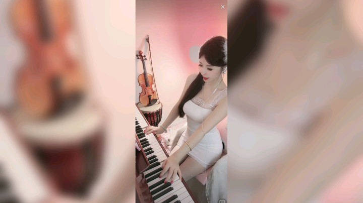 美女钢琴曲《永不失联的爱》