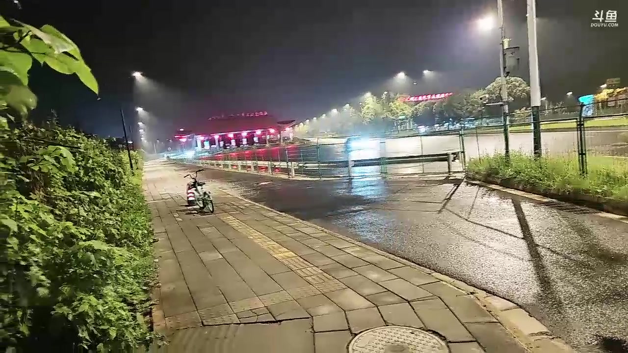 【2023-09-24 01点场】石页的第一根矛s：石页：成都徒步30公里