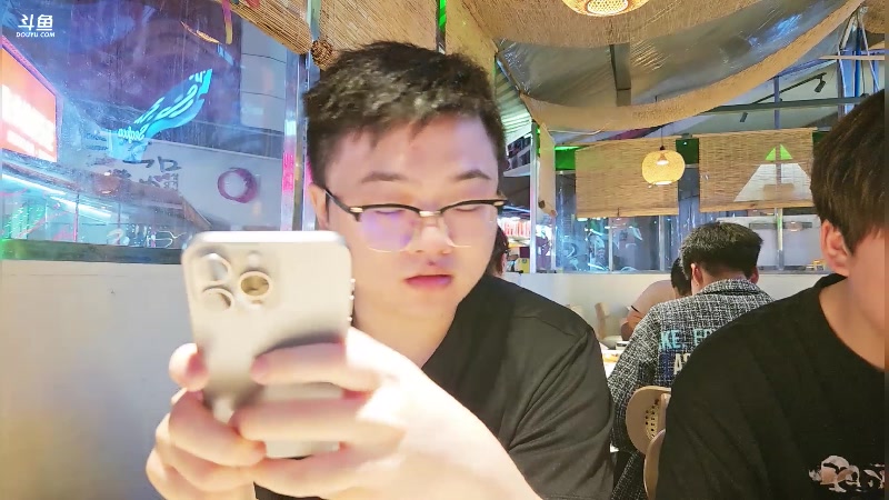 【2023-09-25 01点场】石页的第一根矛s：石页：成都徒步30公里