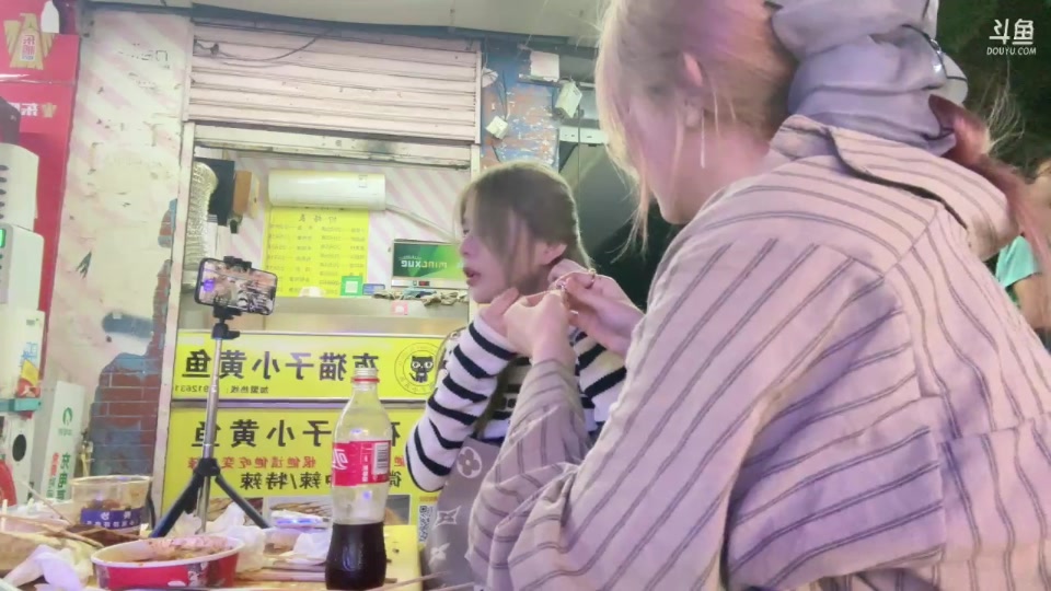 【2023-09-26 22点场】野生小师妹：【双倍+0.1元粉丝牌】一会手机播会儿