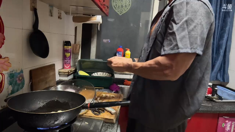 我在斗鱼看黑人毅直播户外