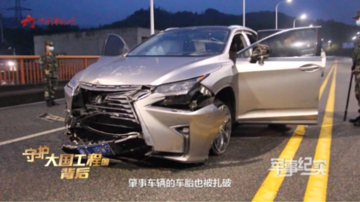 入伍不久遭遇可疑车辆冲卡 新兵快速反应果断处置