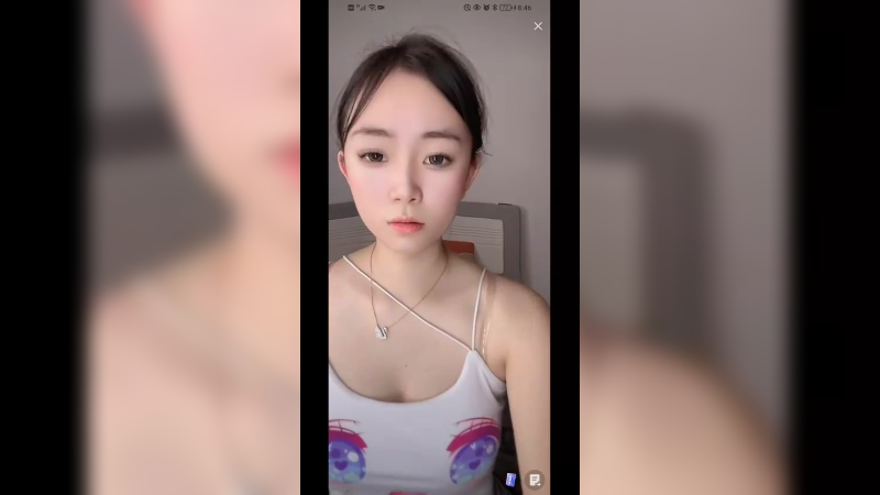 小姐姐挺可爱的，看起来还不错