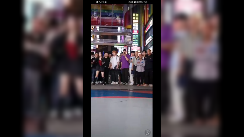 冯提莫看街舞表演