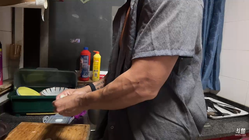 我在斗鱼看黑人毅直播户外