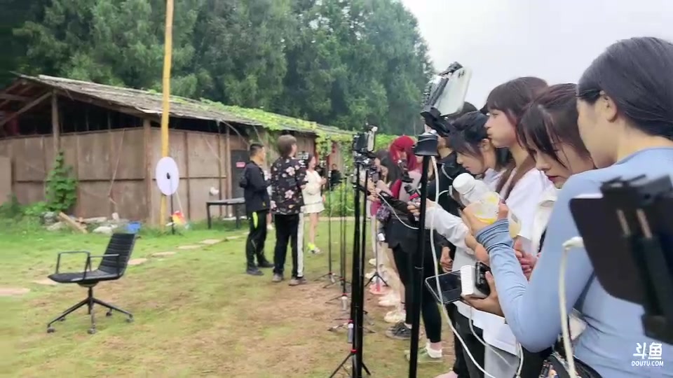 【2023-9-27 17点场】惠娜娜呀:【小奶团】恭喜爷爷幻神降临！！！