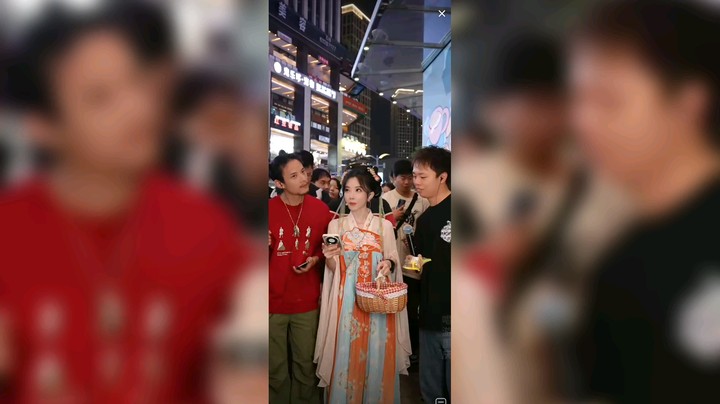 中秋节冯提莫户外唱歌