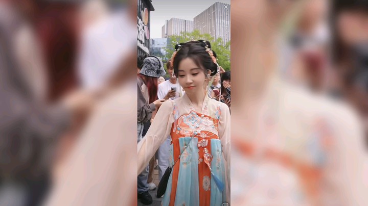 中秋节冯提莫唱歌佛系少女