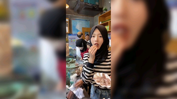 美女直播收银卖吃的