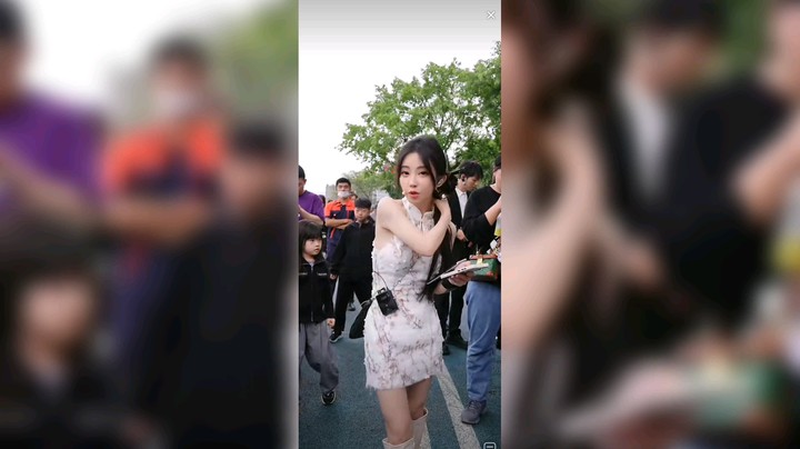 冯提莫唱歌，没想到那么多人不去玩，看直播