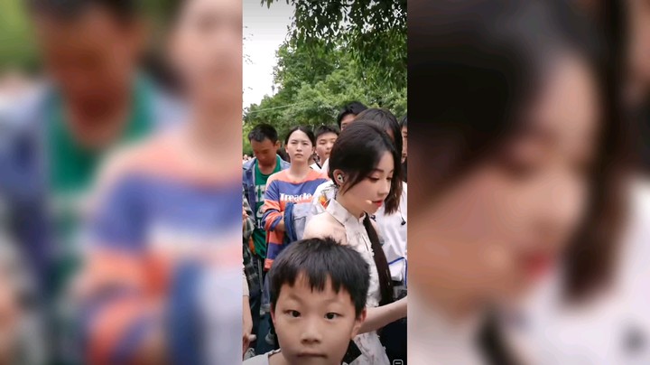 冯提莫和网红美女唱歌