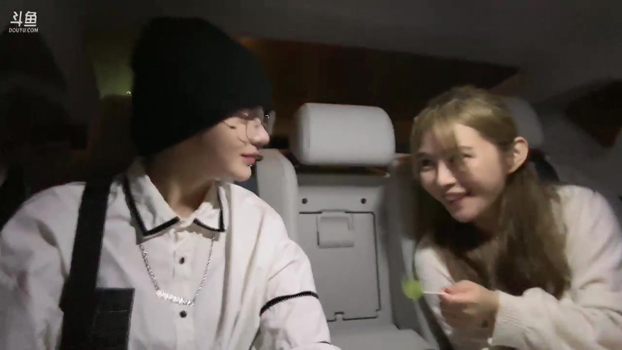 【2023-10-01 18点场】野生小师妹：【双倍+0.1元粉丝牌】1 day CP