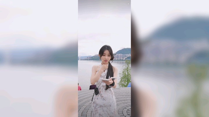 冯提莫回老家唱歌