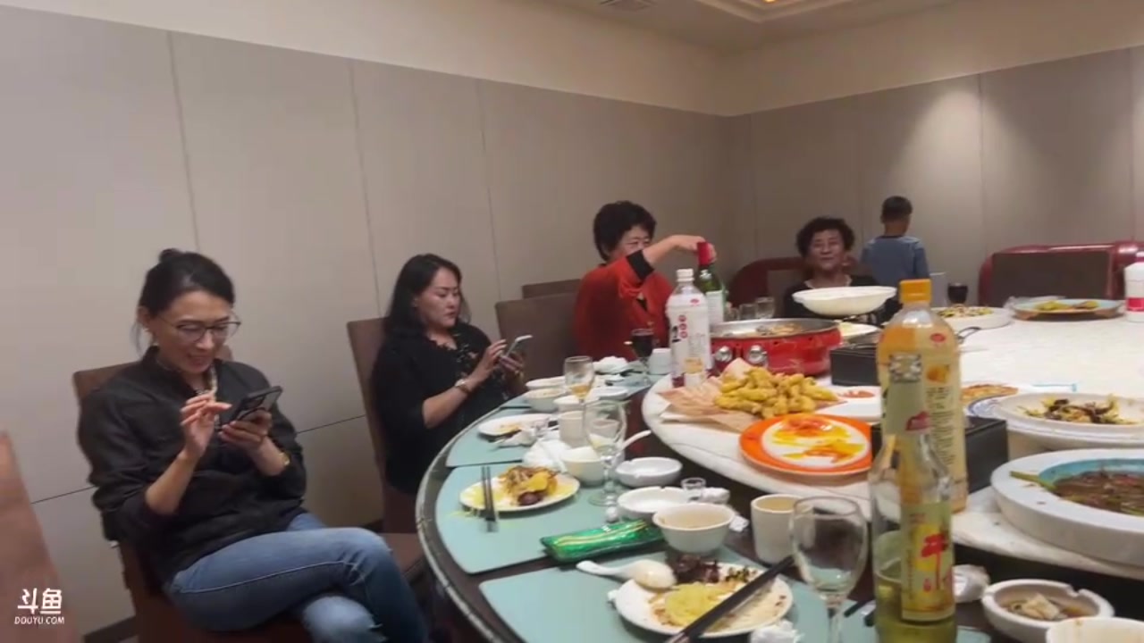 【2023-10-02 18点场】黑欢喜：下午有局。播一小会！
