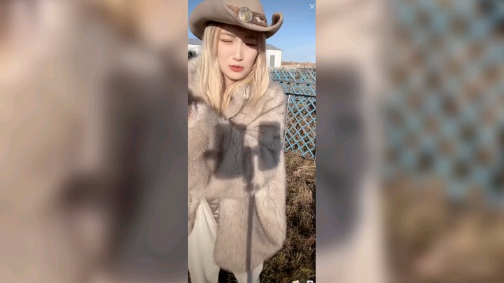 美女每天喂马直播