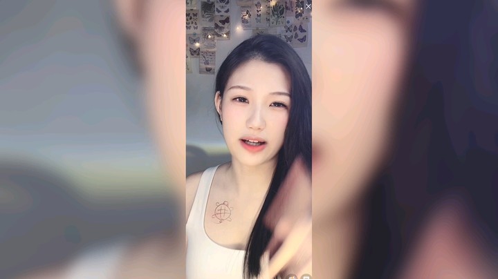 美女说话搞笑，很可爱