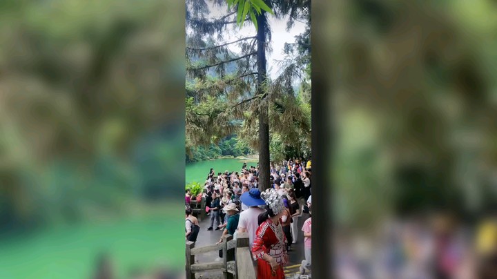 早上九点来看黄果树瀑布的人很多