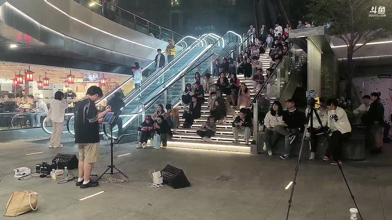 【2023-10-05 18点场】帅宝Serena：【双倍】光谷世界城街唱哦~
