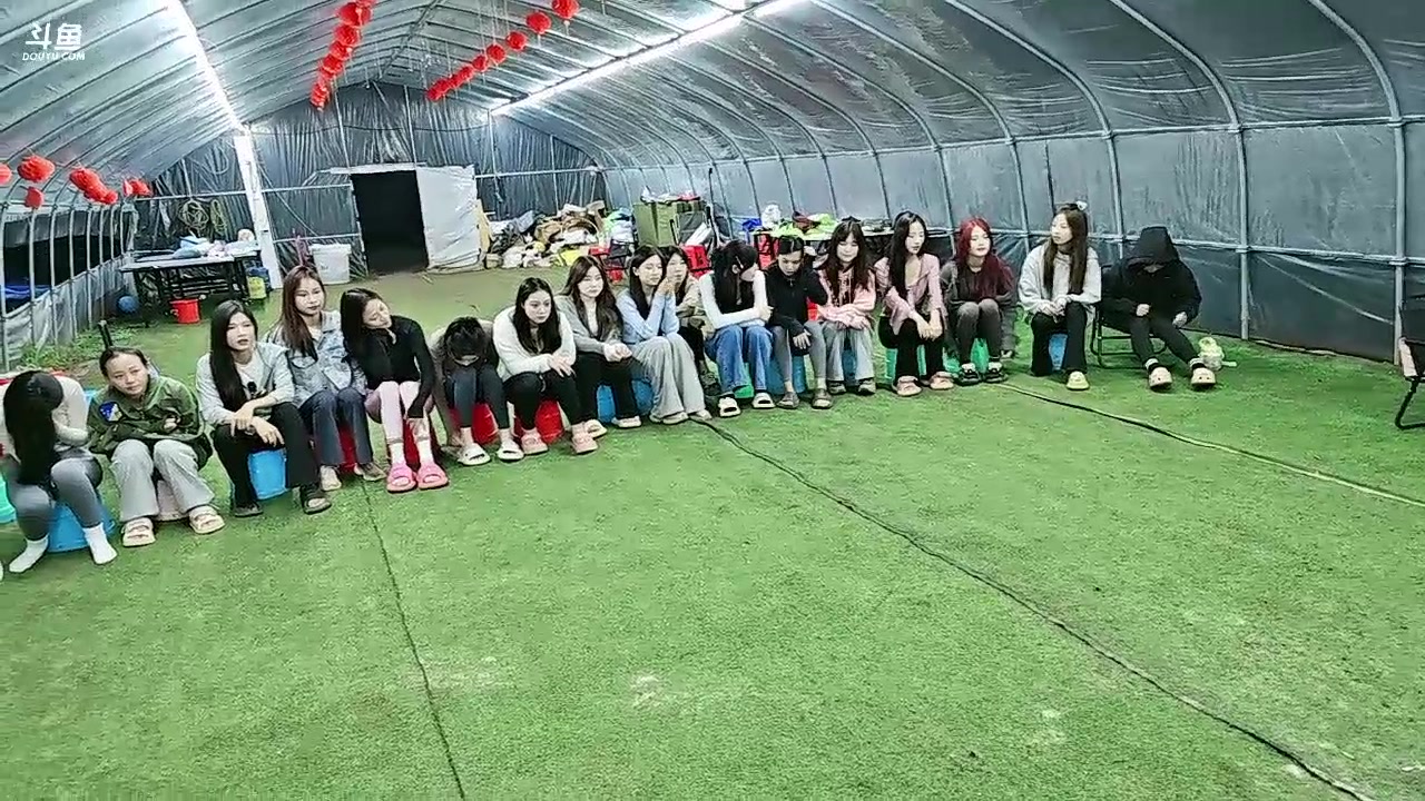 【2023-10-05 18点场】别问问就黑皮：重庆985户外