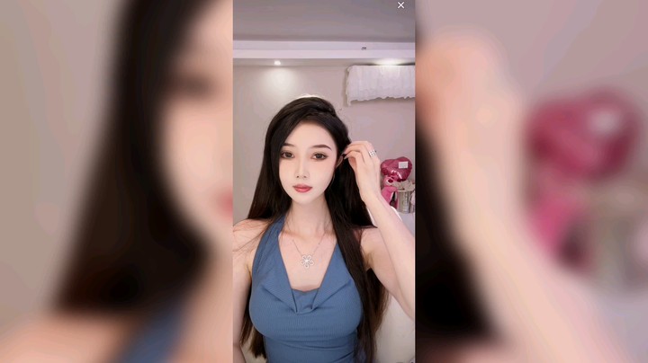 女主播在线吃瓜，还是年轻人会玩