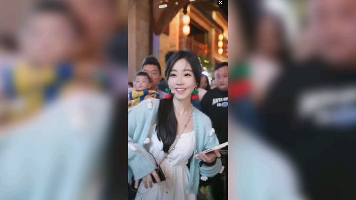 冯提莫唱歌《甜蜜蜜》