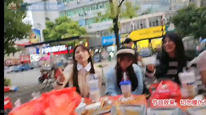 肖哥带女主播去购物，女主播还送礼物给他，美滋滋